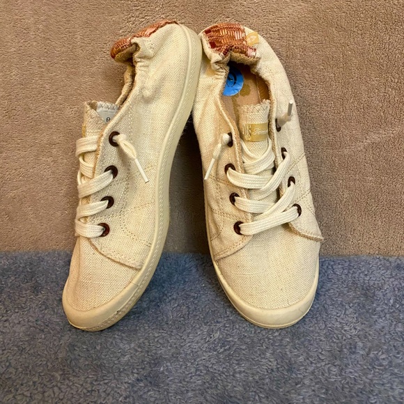 Tommy Bahama Shoes - Like new Tommy Bahama slip on sneakers